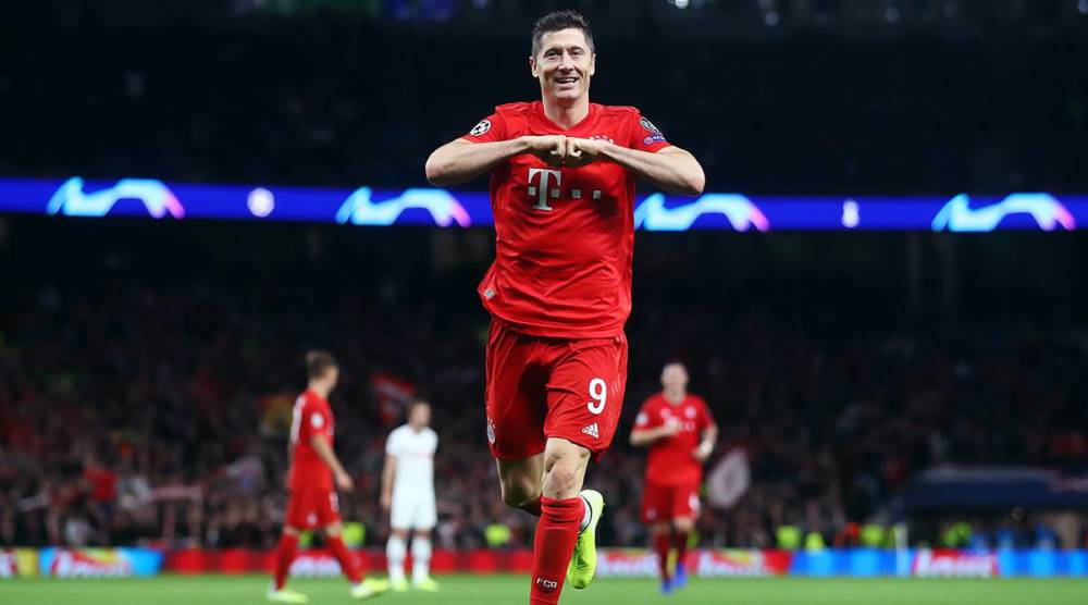  莱万多夫斯基蝉联德甲金靴三度获奖  